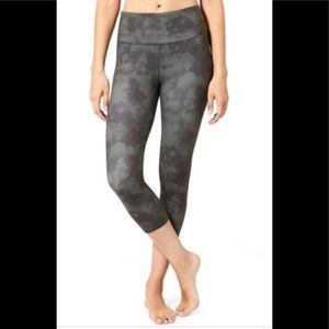 Athleta Chaturanga Capri Tights